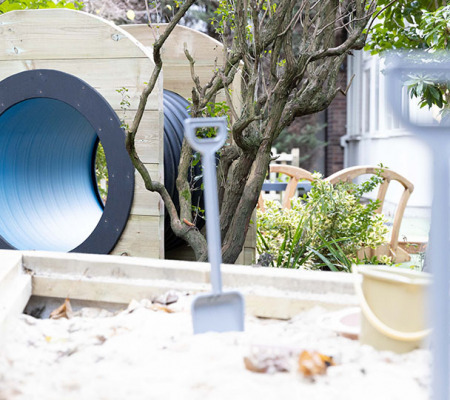 outdoor-sandpit-and-areas-to-explore